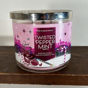 Bath & Body Works NWT 3 Wick Twisted Peppermint Scented Aromatherapy Candle